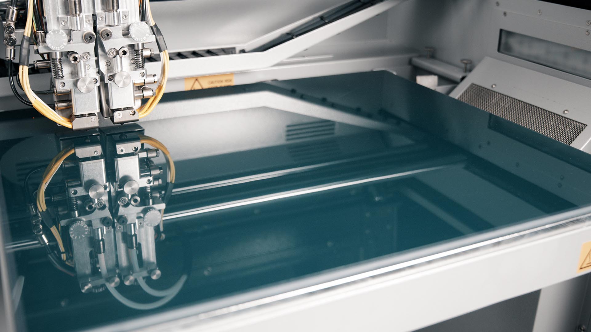 [视频] innovatiQ TiQ 5 用于高性能热塑性塑料的大型工业级3D打印机